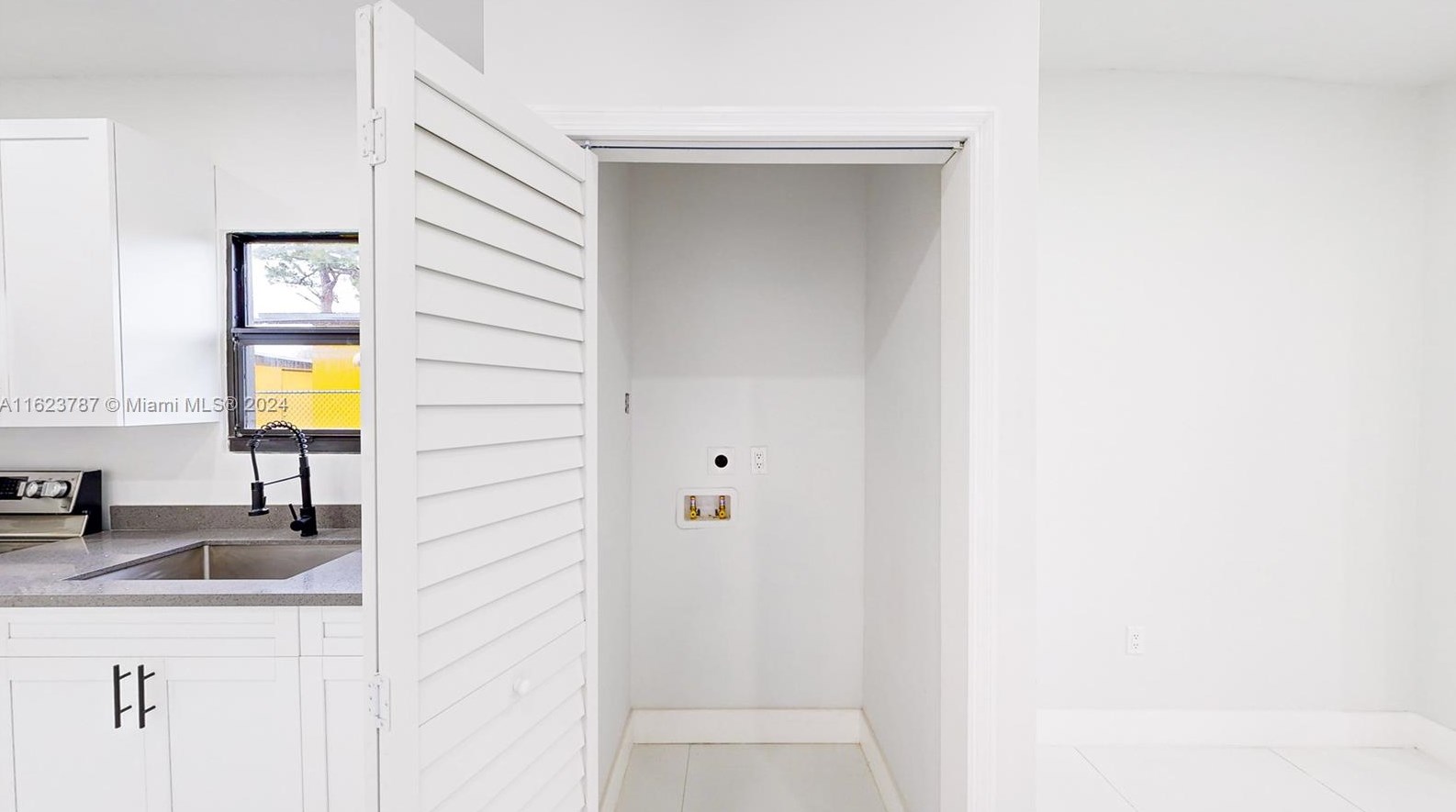 2013 153rd St, Miami FL  33054-2810 exterior