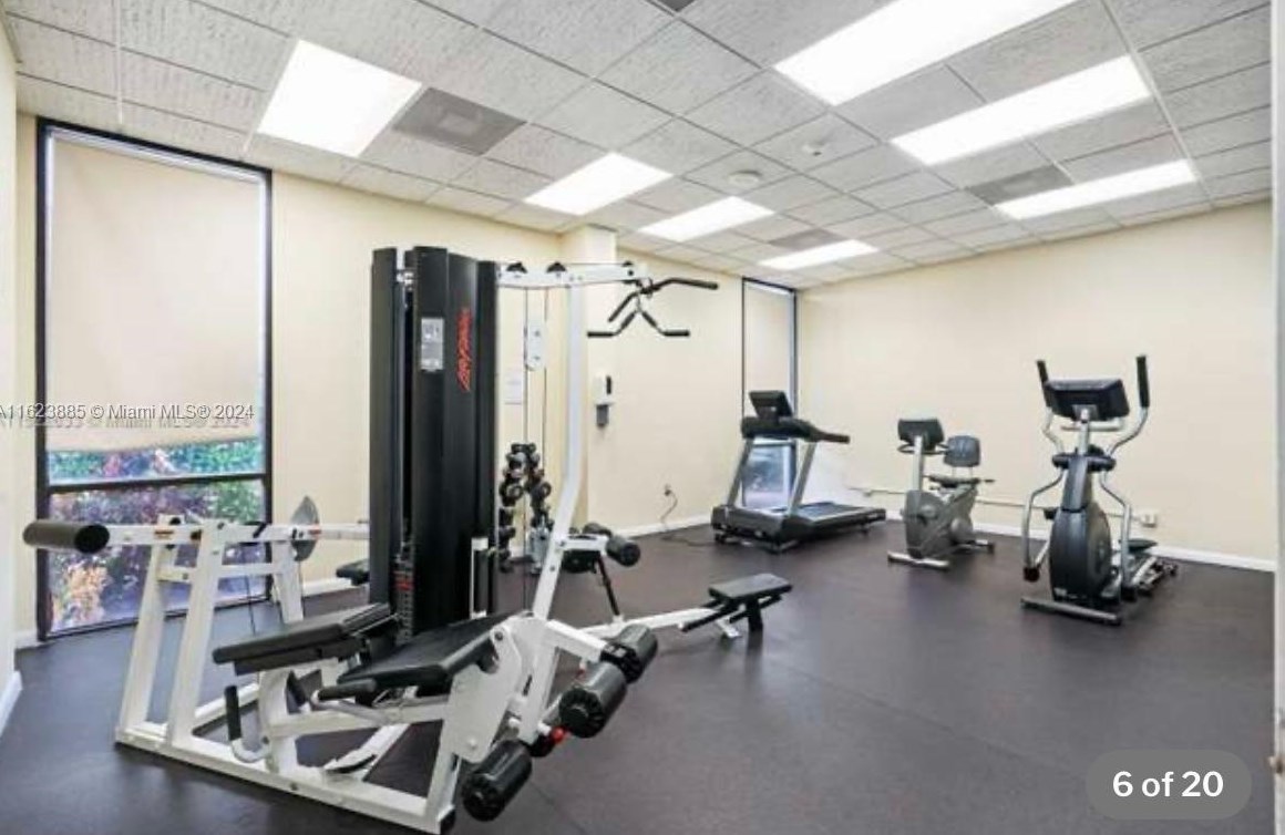 20100 Country Club Dr, Miami FL 33180-1672 exterior