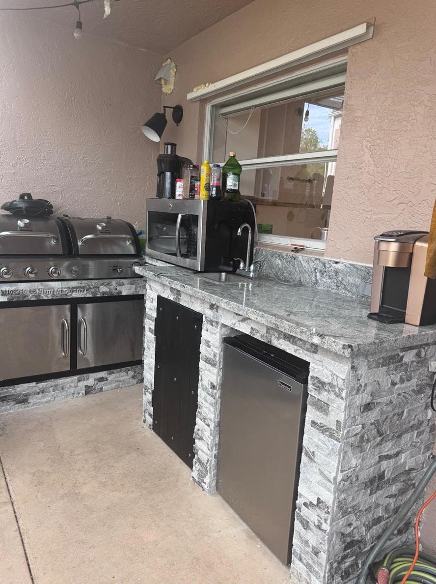 1425 124th Ave, Hollywood FL  33026-3861 exterior