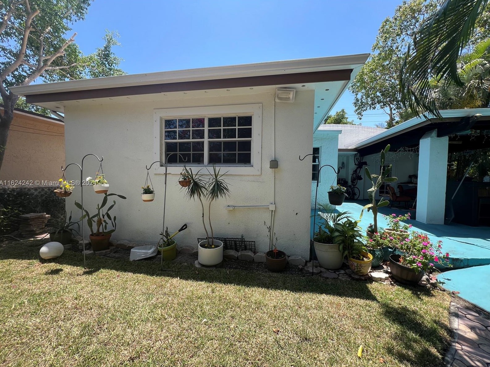 3044 15 St, Miami FL 33125-1924 exterior