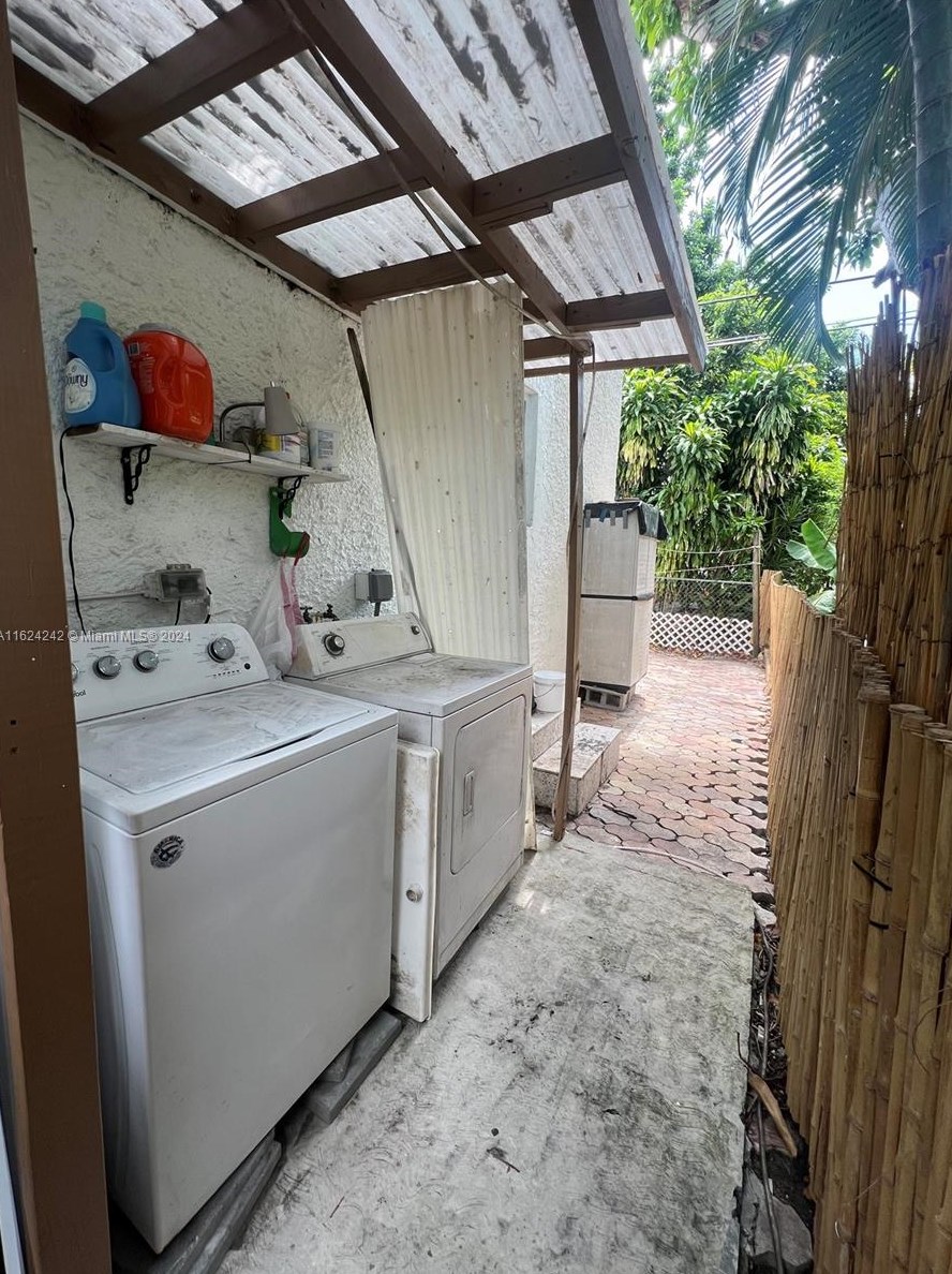 3044 15 St, Miami FL 33125-1924 exterior