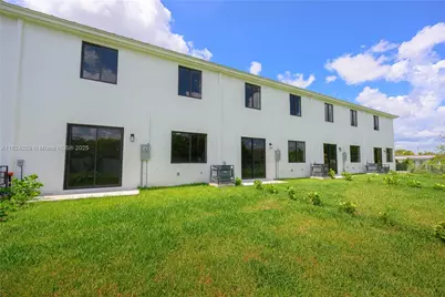 848 SW 1st St, Florida City, FL 33034 - Photo 27