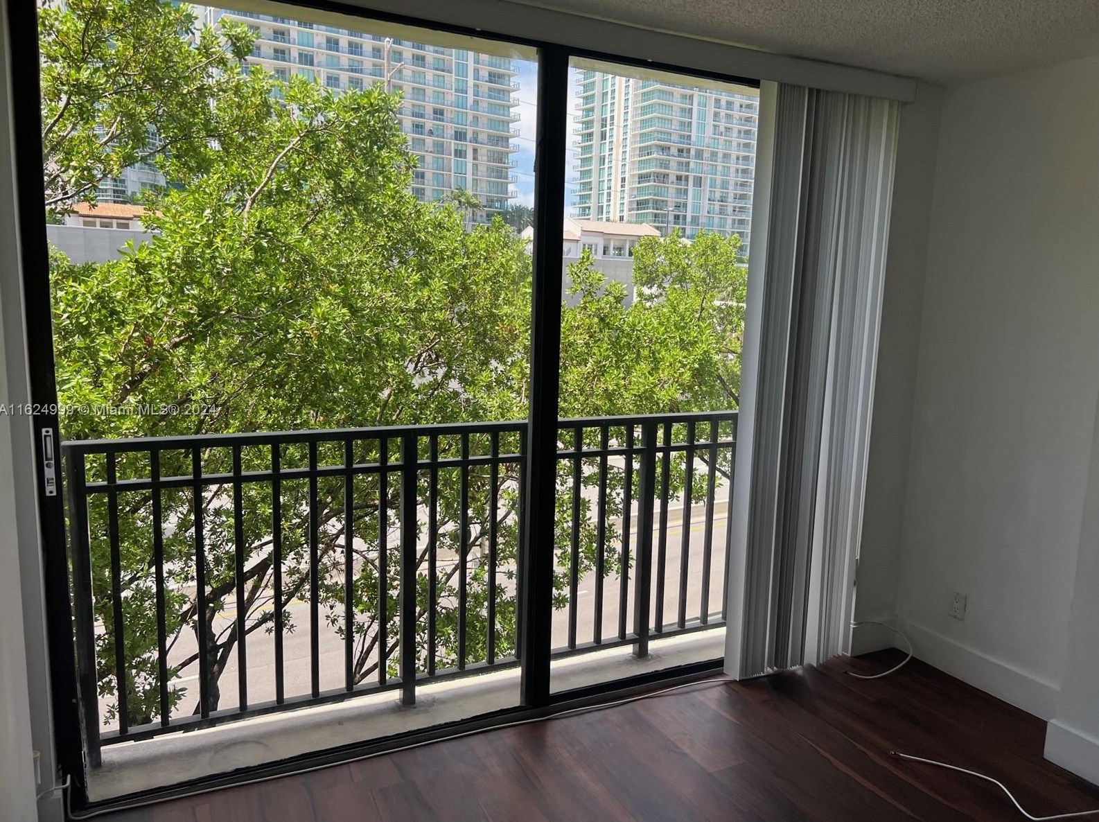 16909 Bay Rd, Miami FL 33160-4254 exterior