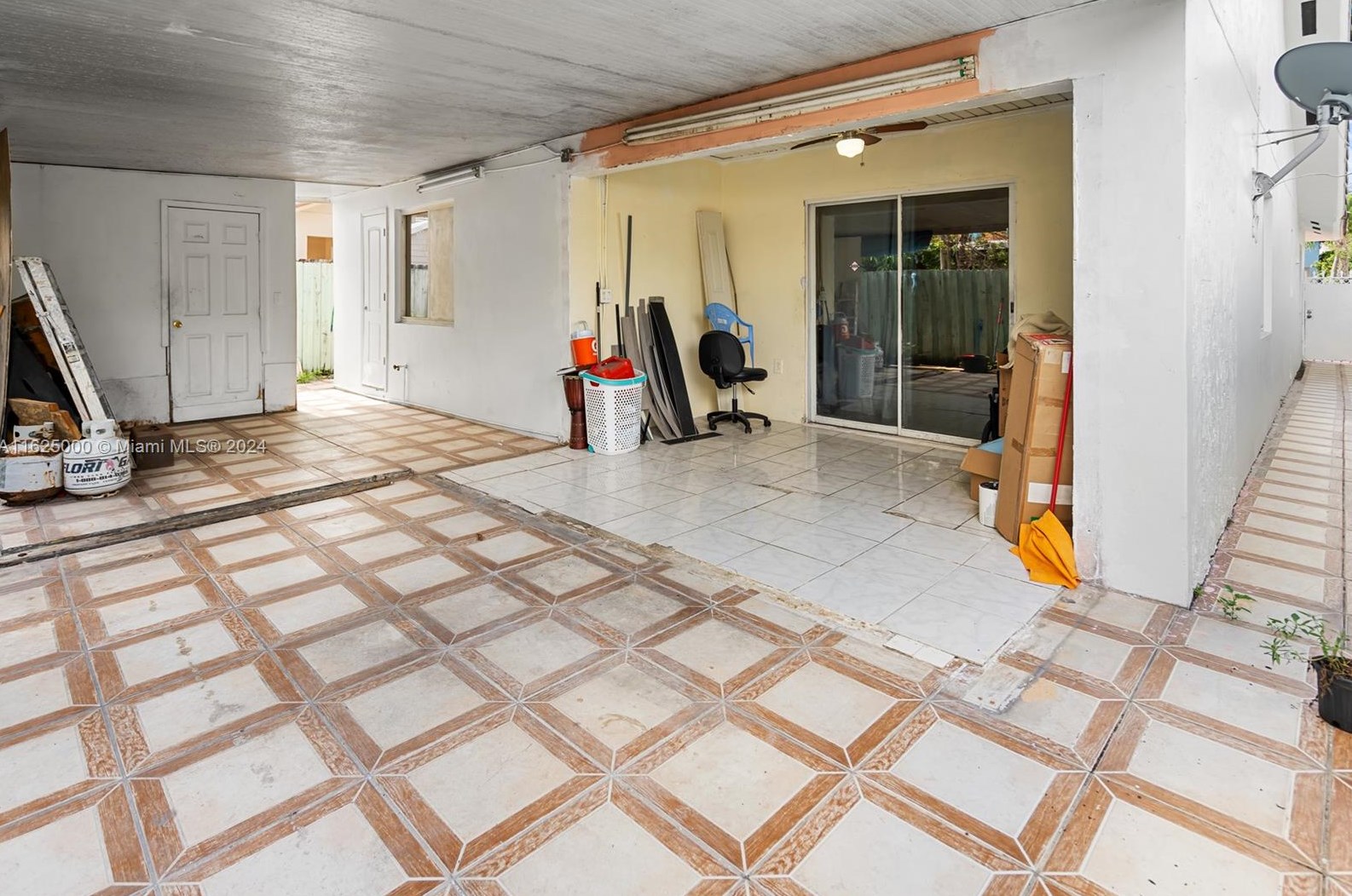 3583 72nd St, Hialeah FL  33018-1711 exterior