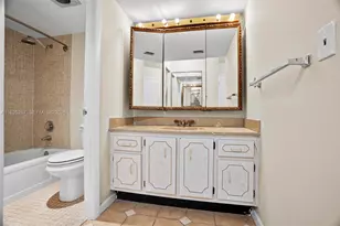 1000 St Charles Pl, Pembroke Pines, FL 33026 - Photo 15
