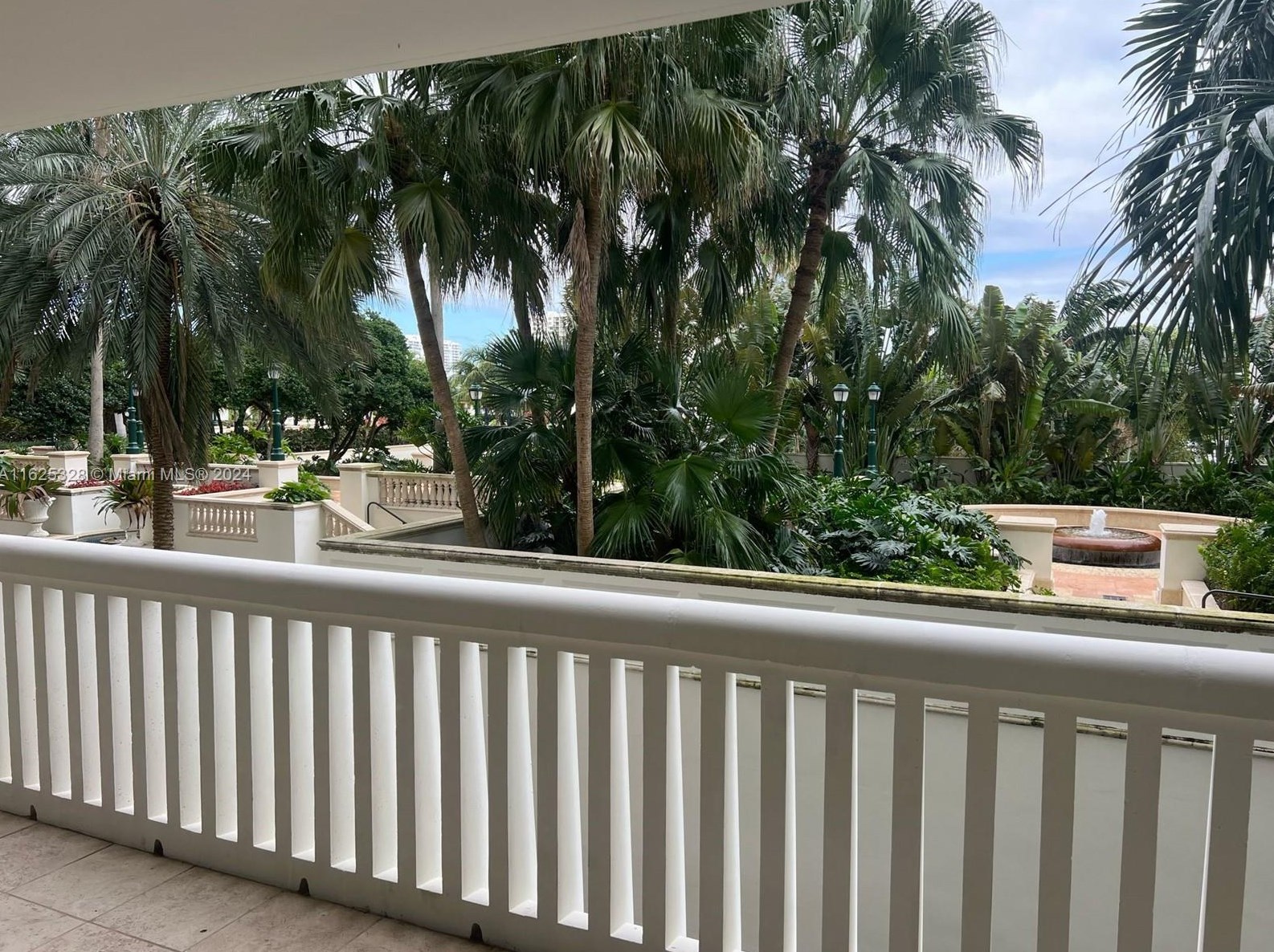 2000 Island Blvd, Miami FL 33160-4907 exterior