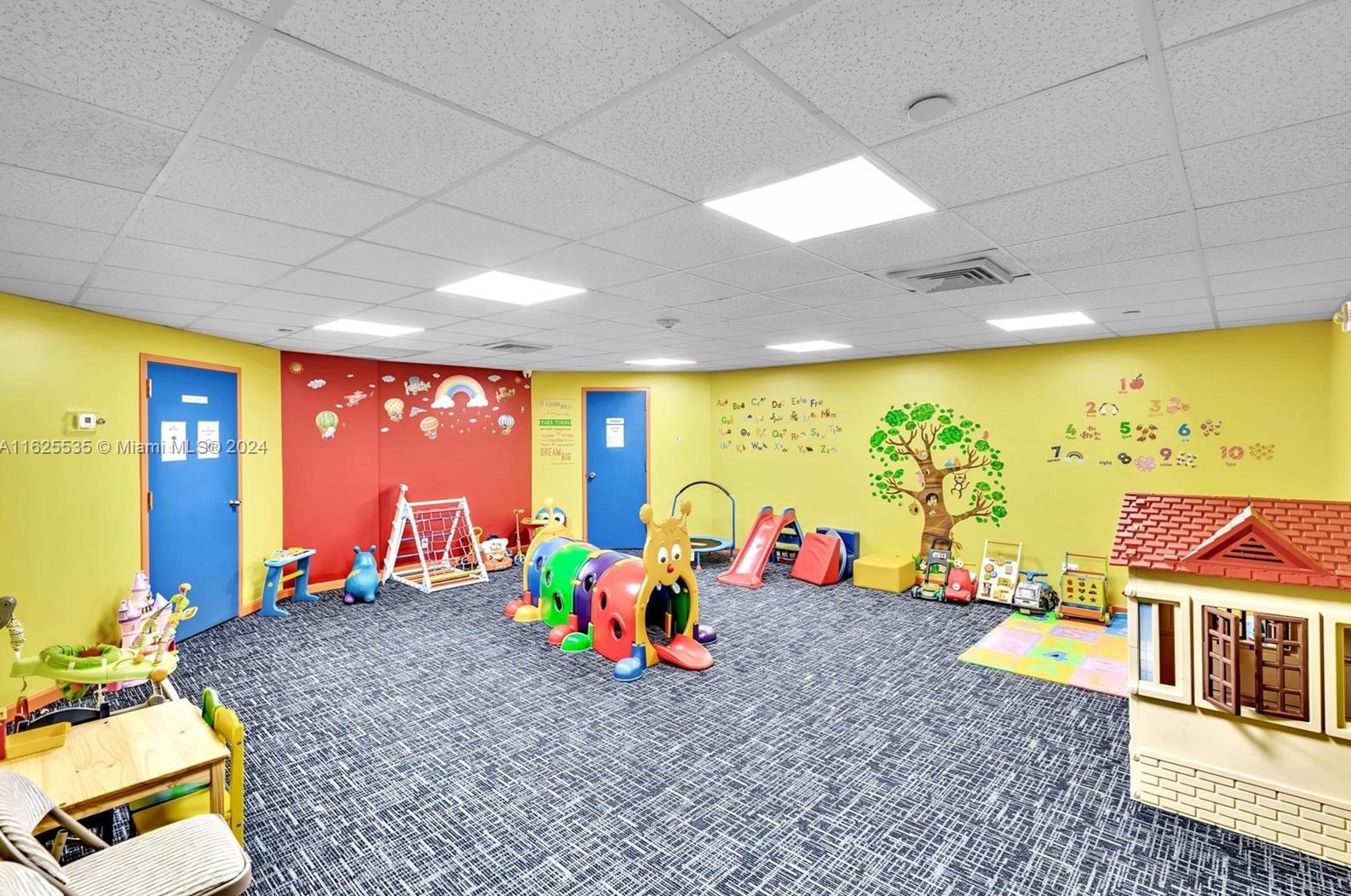 20191 Country Club Dr, Miami FL  33180-3012 exterior