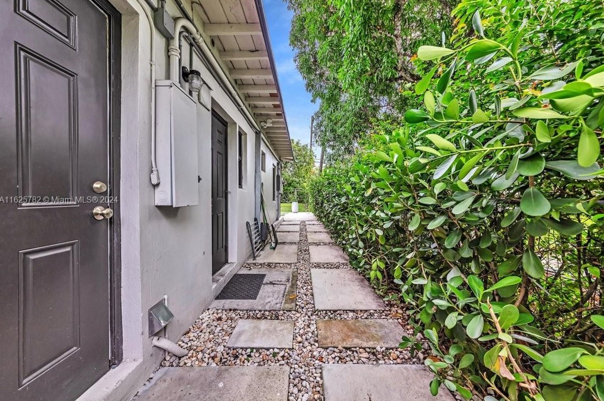 130 127th St, Miami FL 33161-5177 exterior