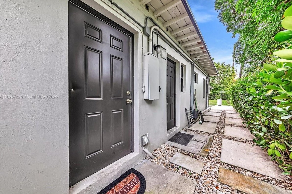 130 127th St, Miami FL 33161-5177 exterior