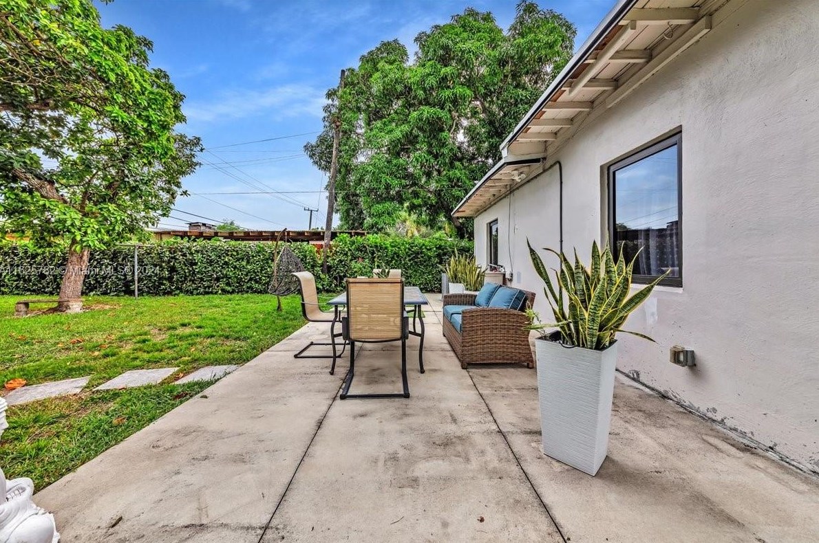 130 127th St, Miami FL 33161-5177 exterior