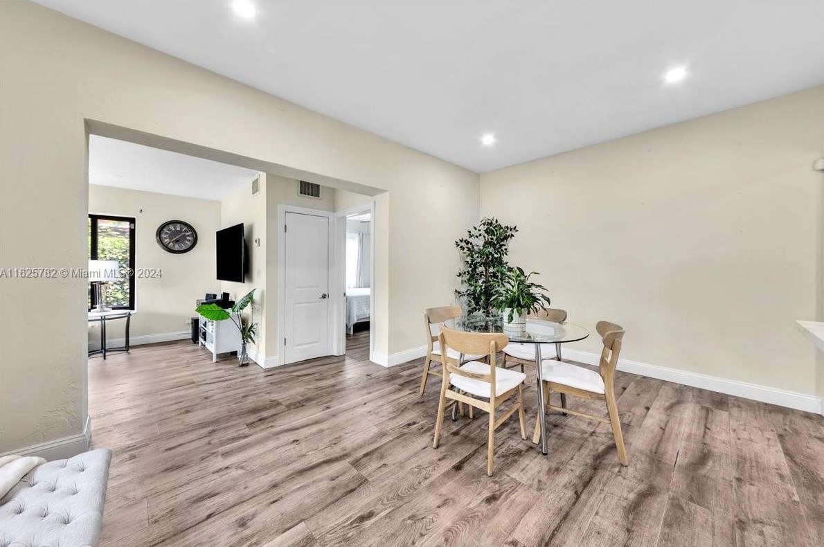 130 127th St, Miami FL 33161-5177 exterior