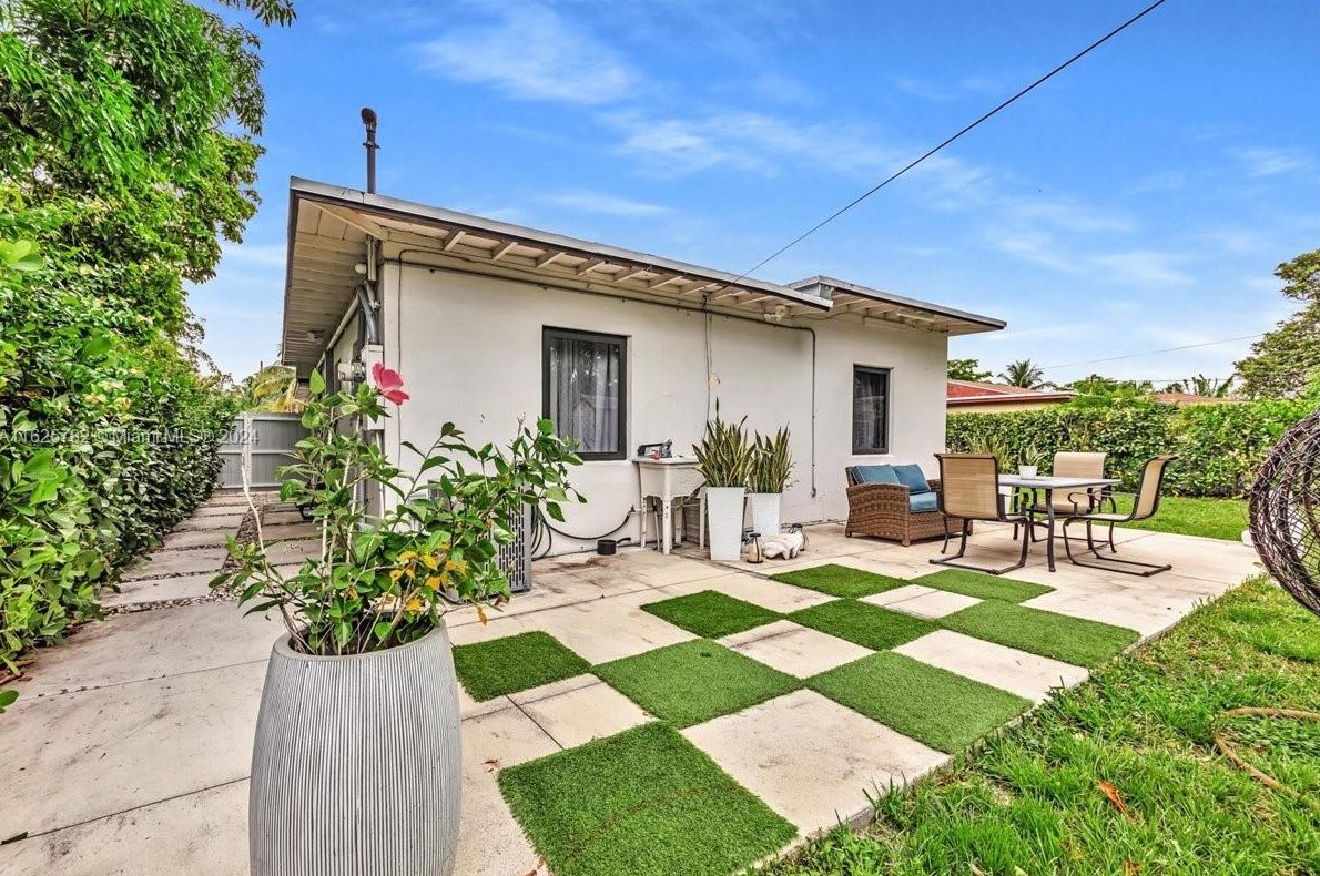 130 127th St, Miami FL 33161-5177 exterior