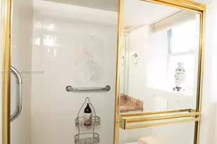 6039 Collins Ave, Miami Beach, FL 33140 - Photo 9