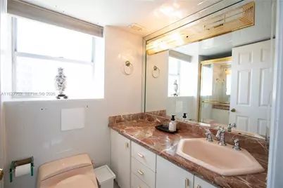 6039 Collins Ave #1728, Miami Beach, FL 33140 - Photo 7
