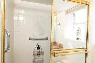 6039 Collins Ave, Miami Beach, FL 33140 - Photo 21