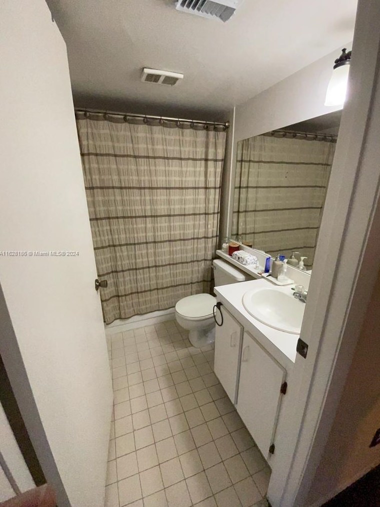 570 Park Rd, Hollywood FL  33021-8352 exterior