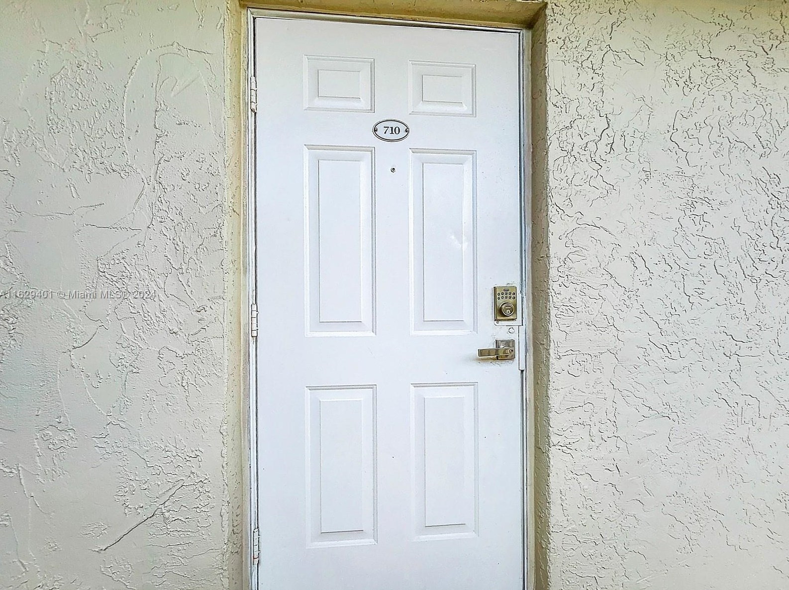 6715 Kendall Dr, Miami FL 33156-1747 exterior