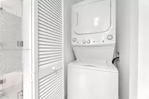 121 NE 34th St, Miami, FL 33137 - Photo 11