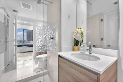 121 NE 34th St #905, Miami, FL 33137 - Photo 9