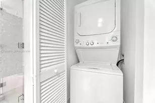 121 NE 34th St, Miami, FL 33137 - Photo 11