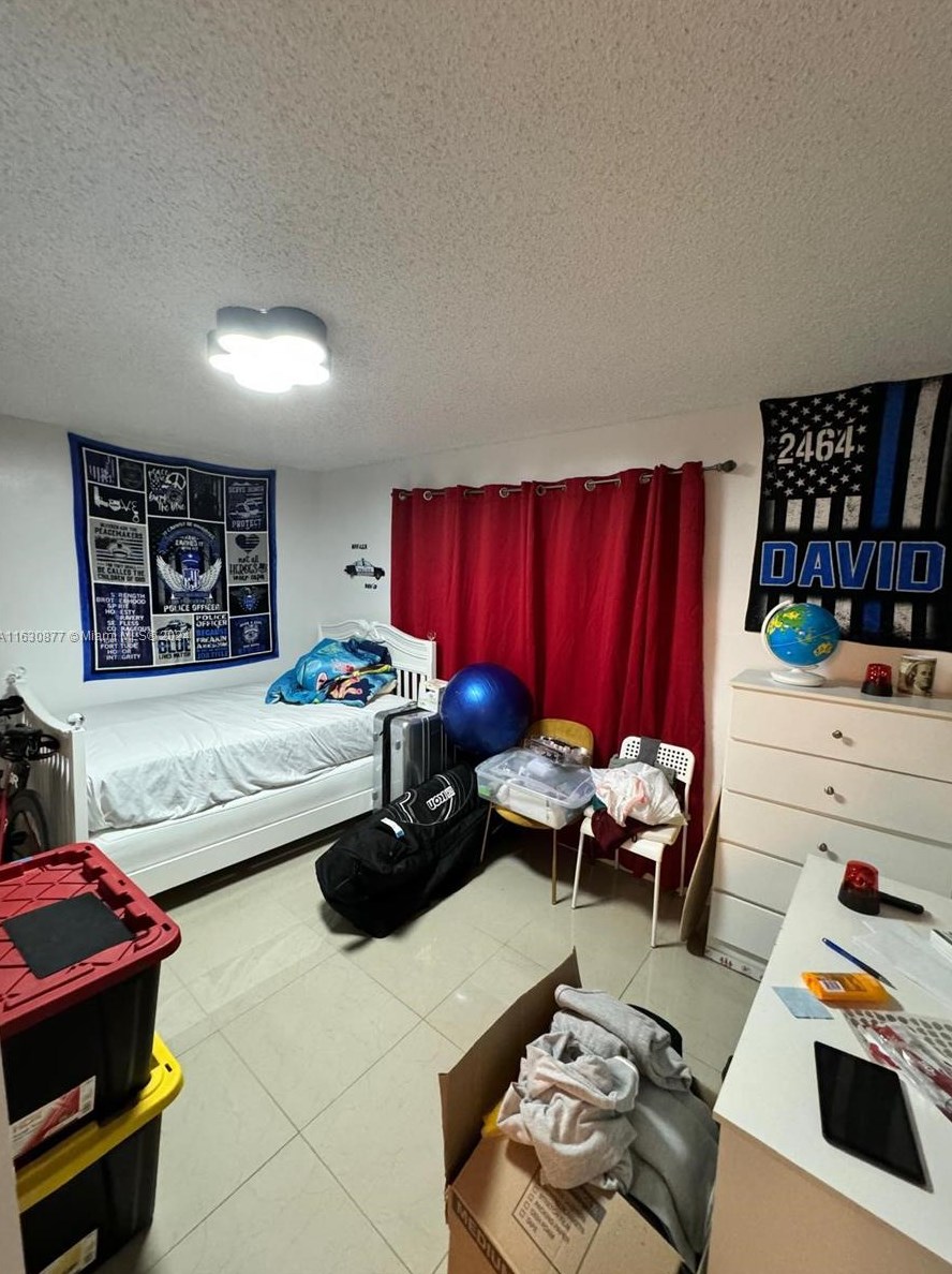 952 136 Pl, Miami FL 33175-1043 exterior