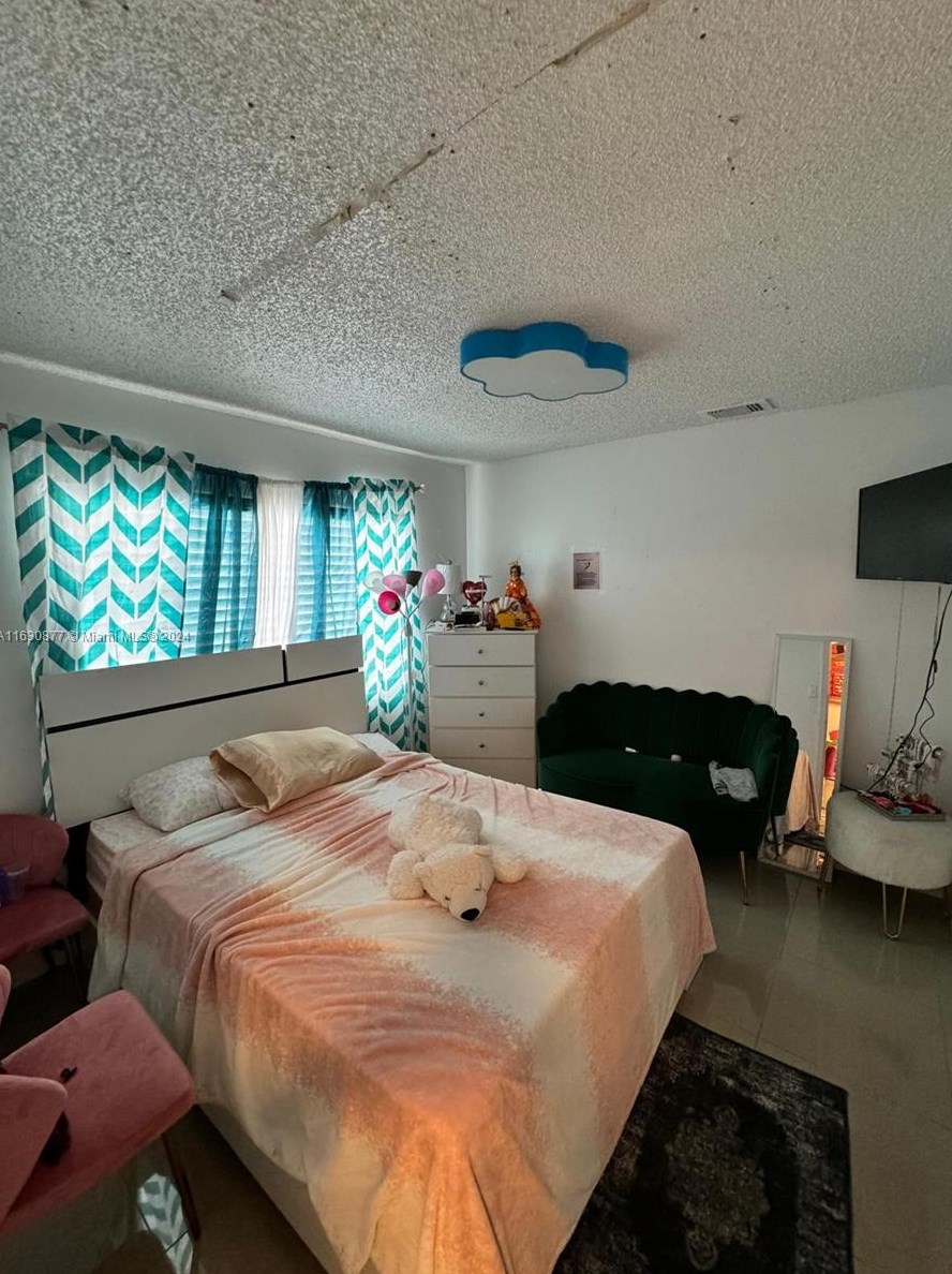 952 136 Pl, Miami FL 33175-1043 exterior