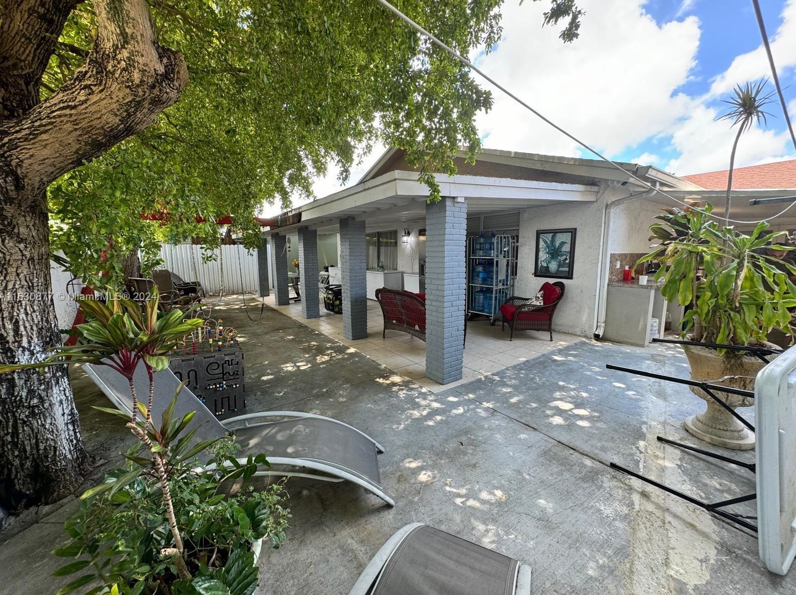 952 136 Pl, Miami FL 33175-1043 exterior