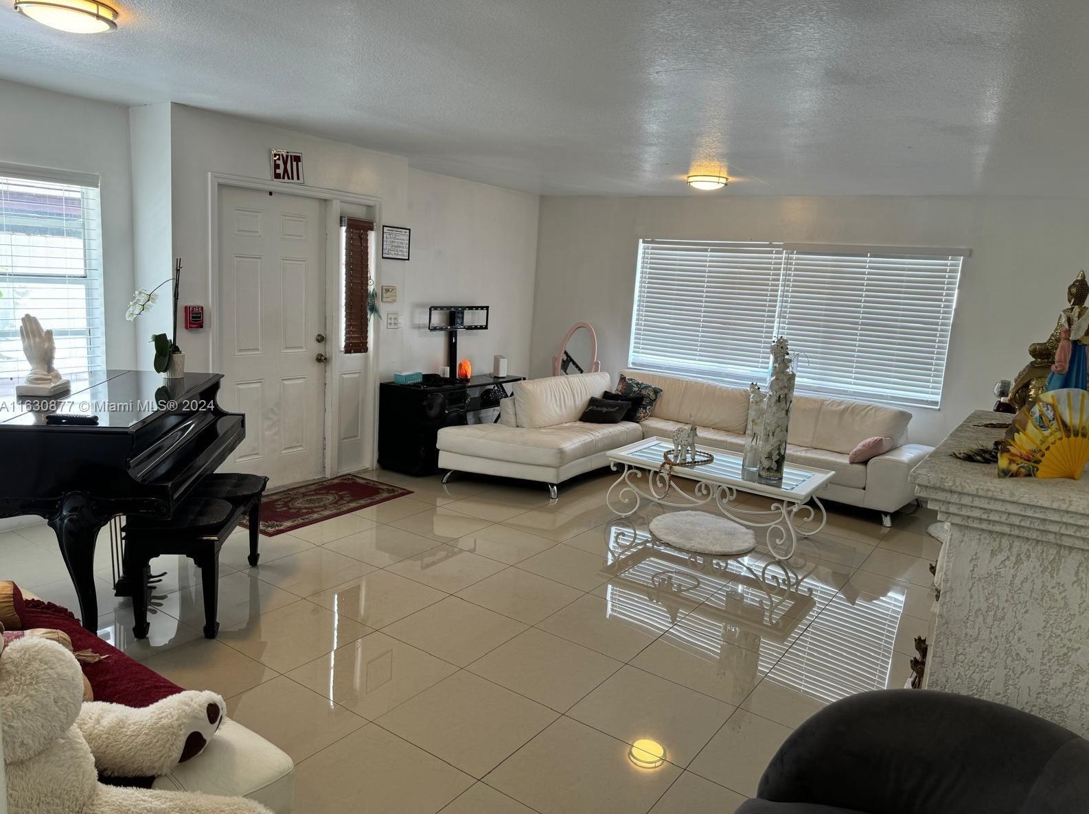 952 136 Pl, Miami FL 33175-1043 exterior