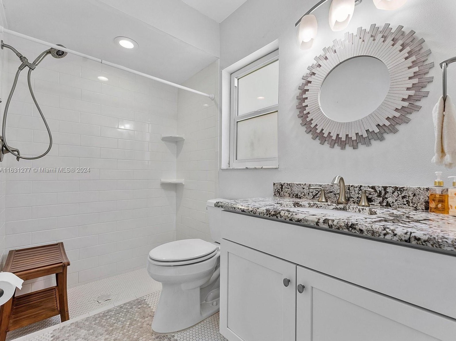 5429 Mirror Lakes Blvd, Boynton Beach FL  33472-1216 exterior