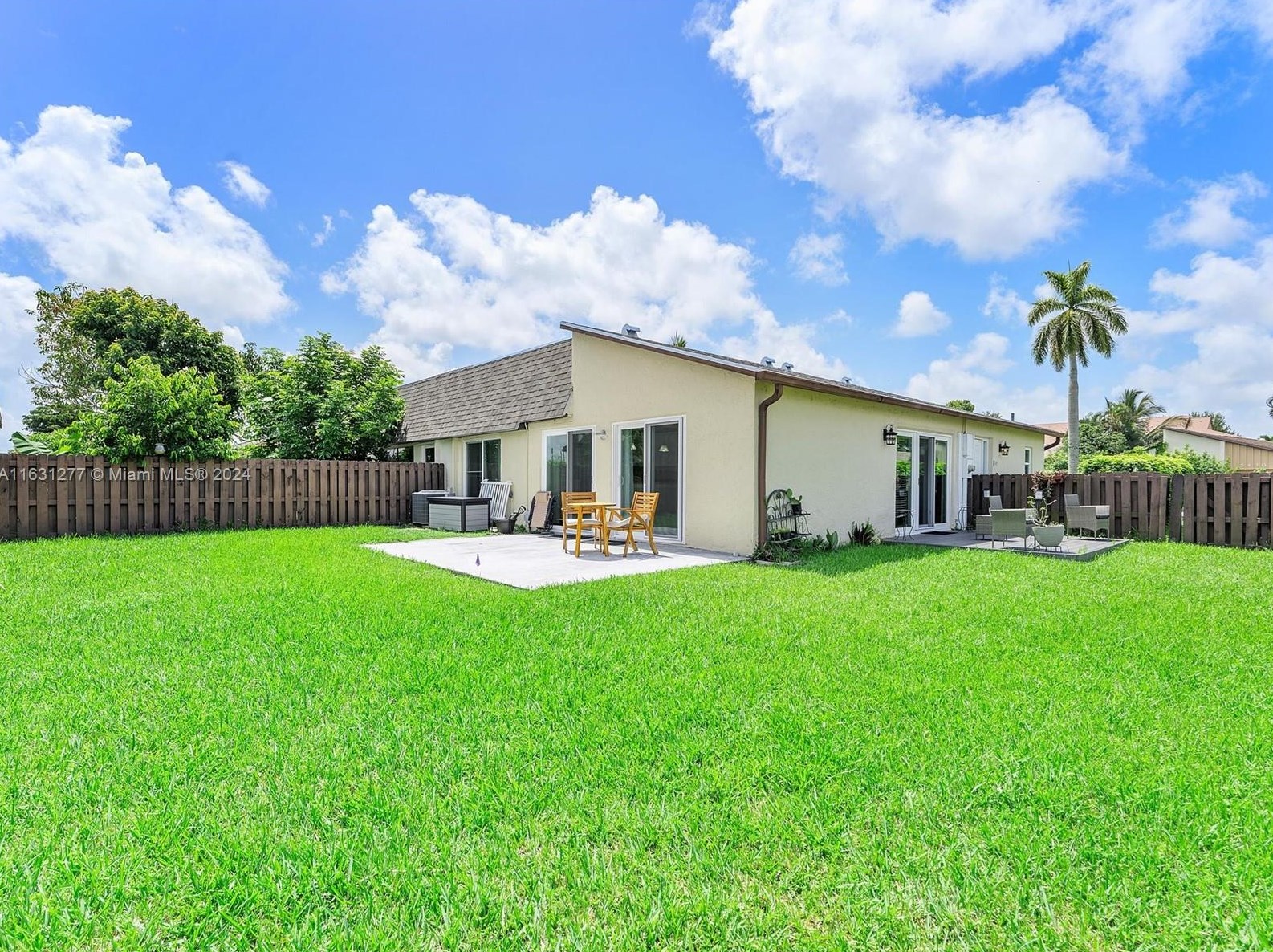 5429 Mirror Lakes Blvd, Boynton Beach FL  33472-1216 exterior