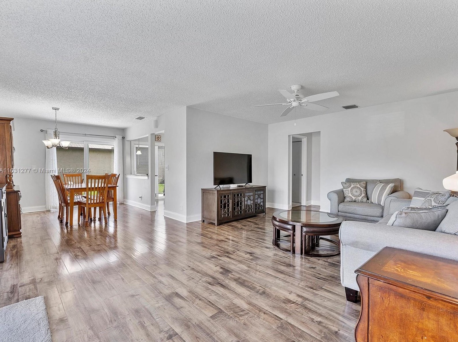 5429 Mirror Lakes Blvd, Boynton Beach FL  33472-1216 exterior