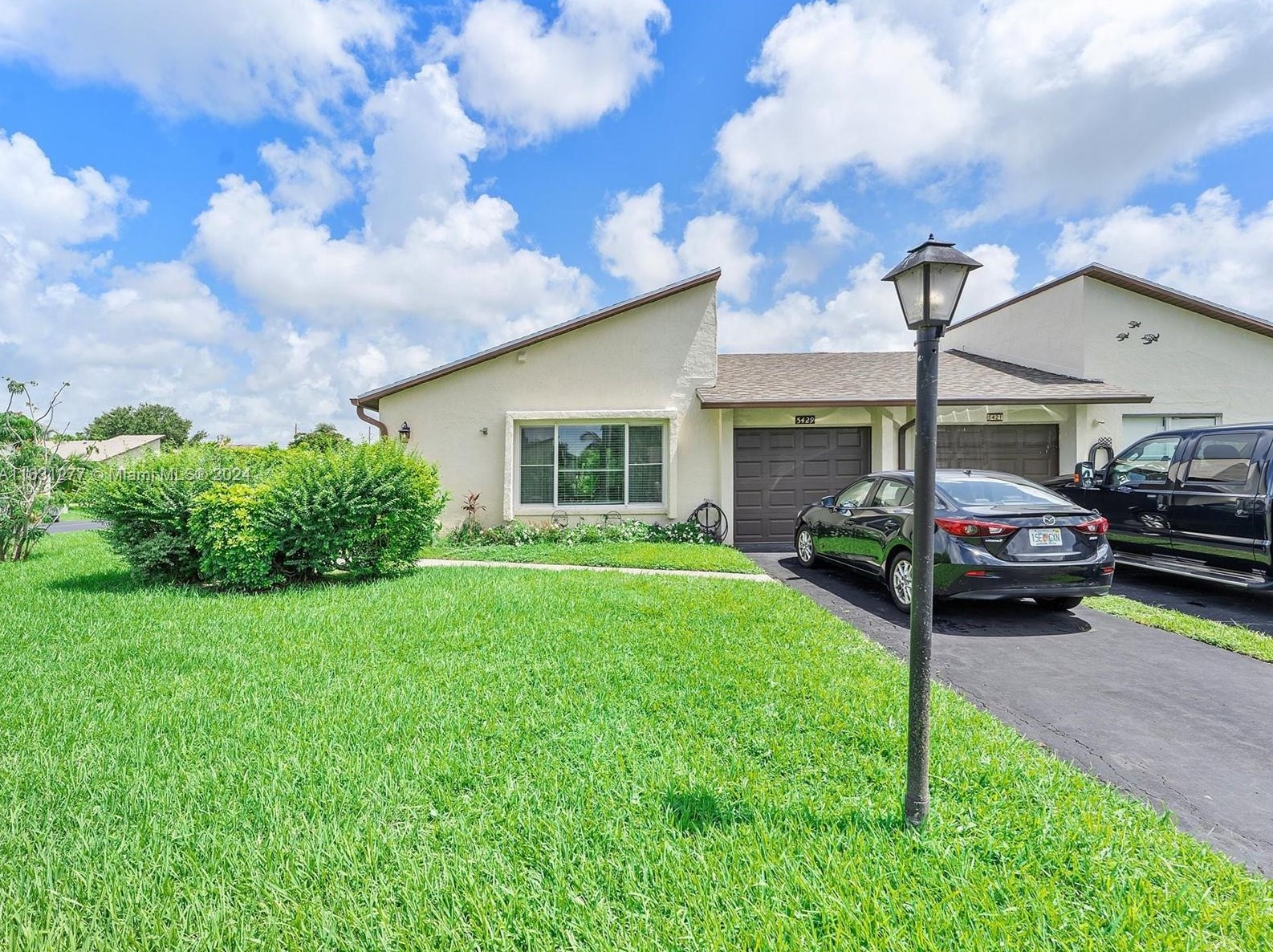 5429 Mirror Lakes Blvd, Boynton Beach FL  33472-1216 exterior