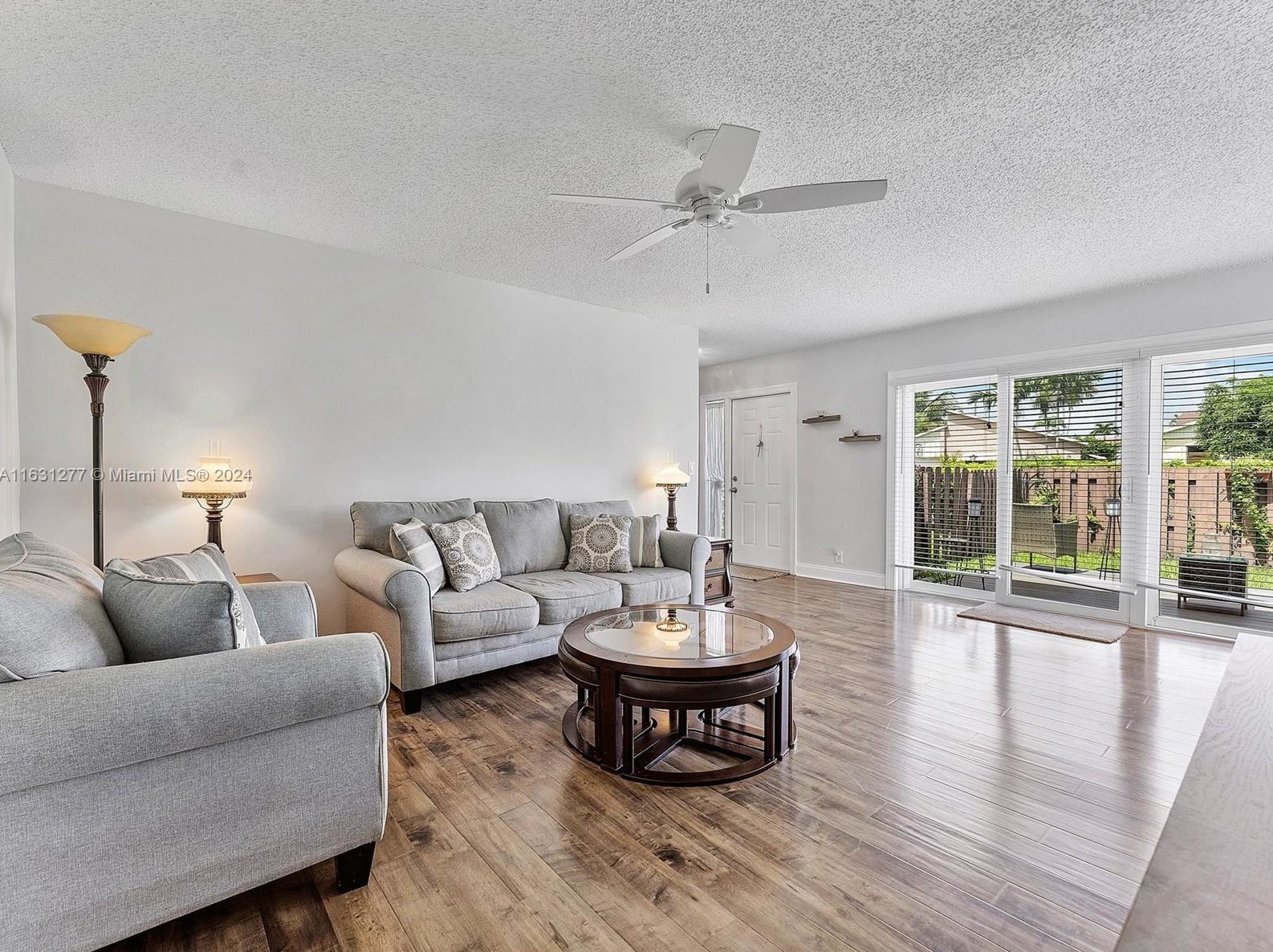 5429 Mirror Lakes Blvd, Boynton Beach FL  33472-1216 exterior