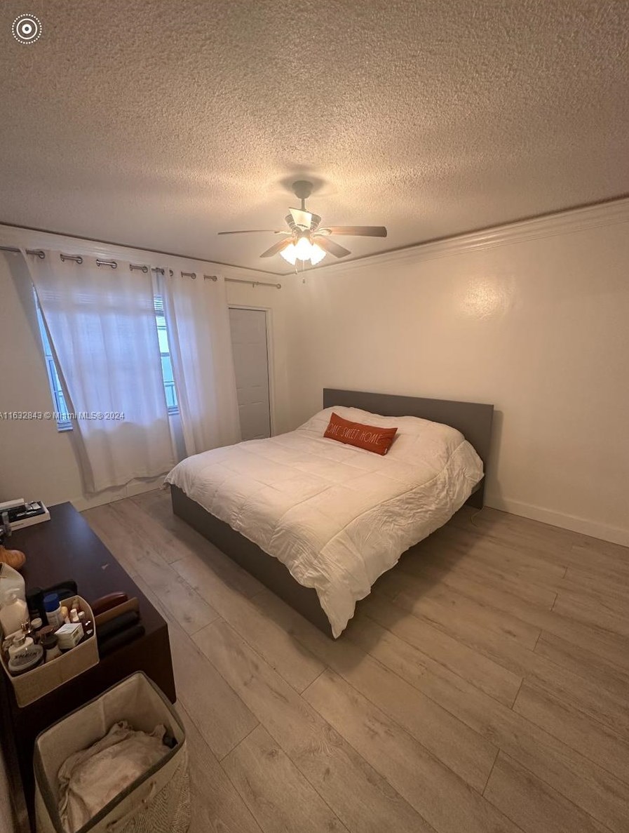 525 Meridian Ave, Miami FL  33139-6427 exterior