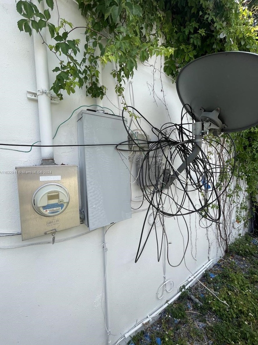 1560 154 St, Miami FL 33054-2930 exterior