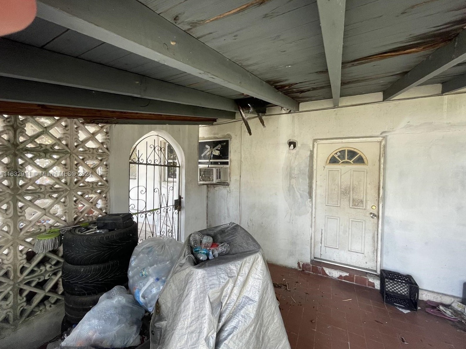 1560 154 St, Miami FL 33054-2930 exterior