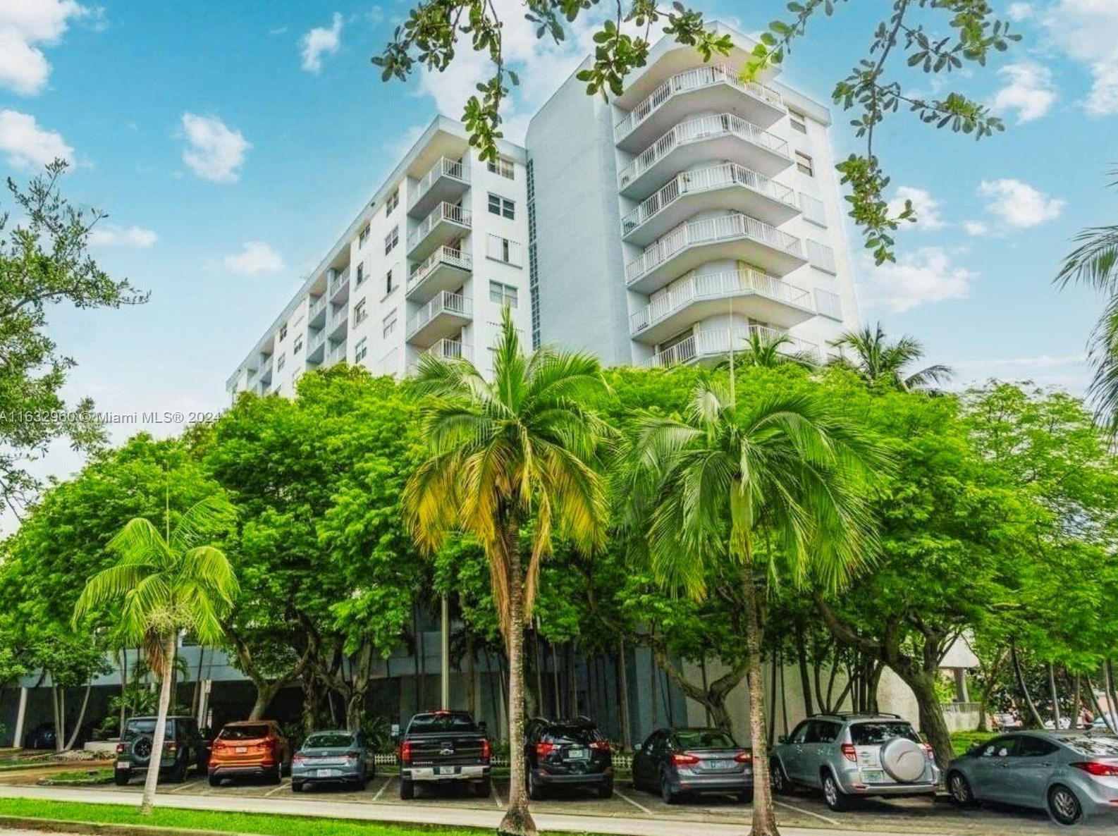 6900 Bay Dr, Miami Beach FL  33141-5403 exterior