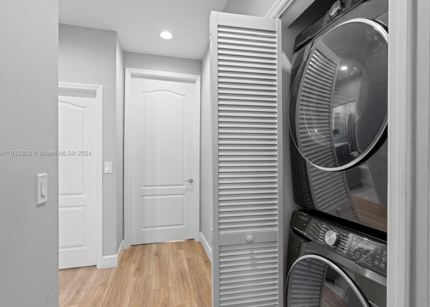 3227 212th St, Miami FL 33056-1014 exterior