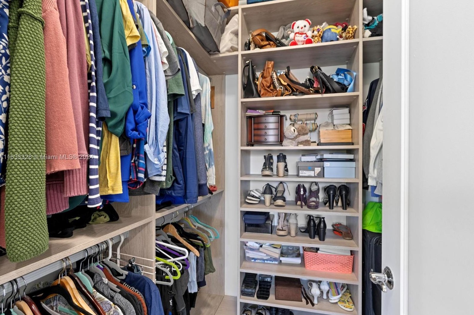 3227 212th St, Miami FL 33056-1014 exterior