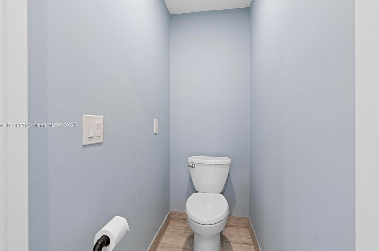 3227 212th St, Miami FL 33056-1014 exterior