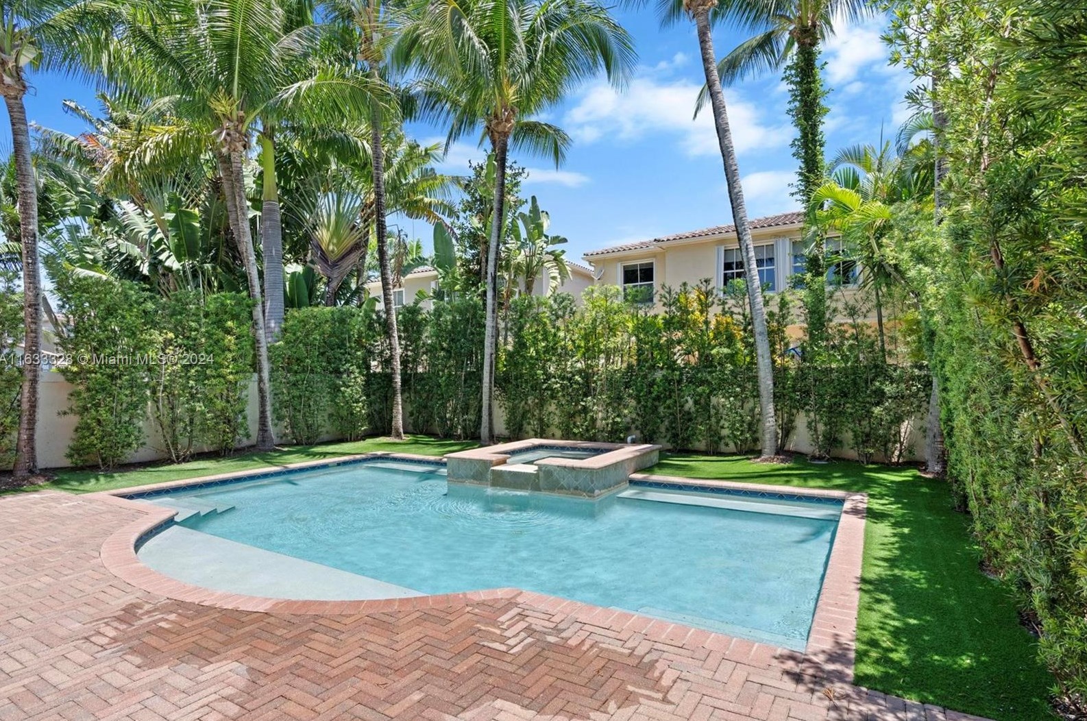 3227 212th St, Miami FL 33056-1014 exterior