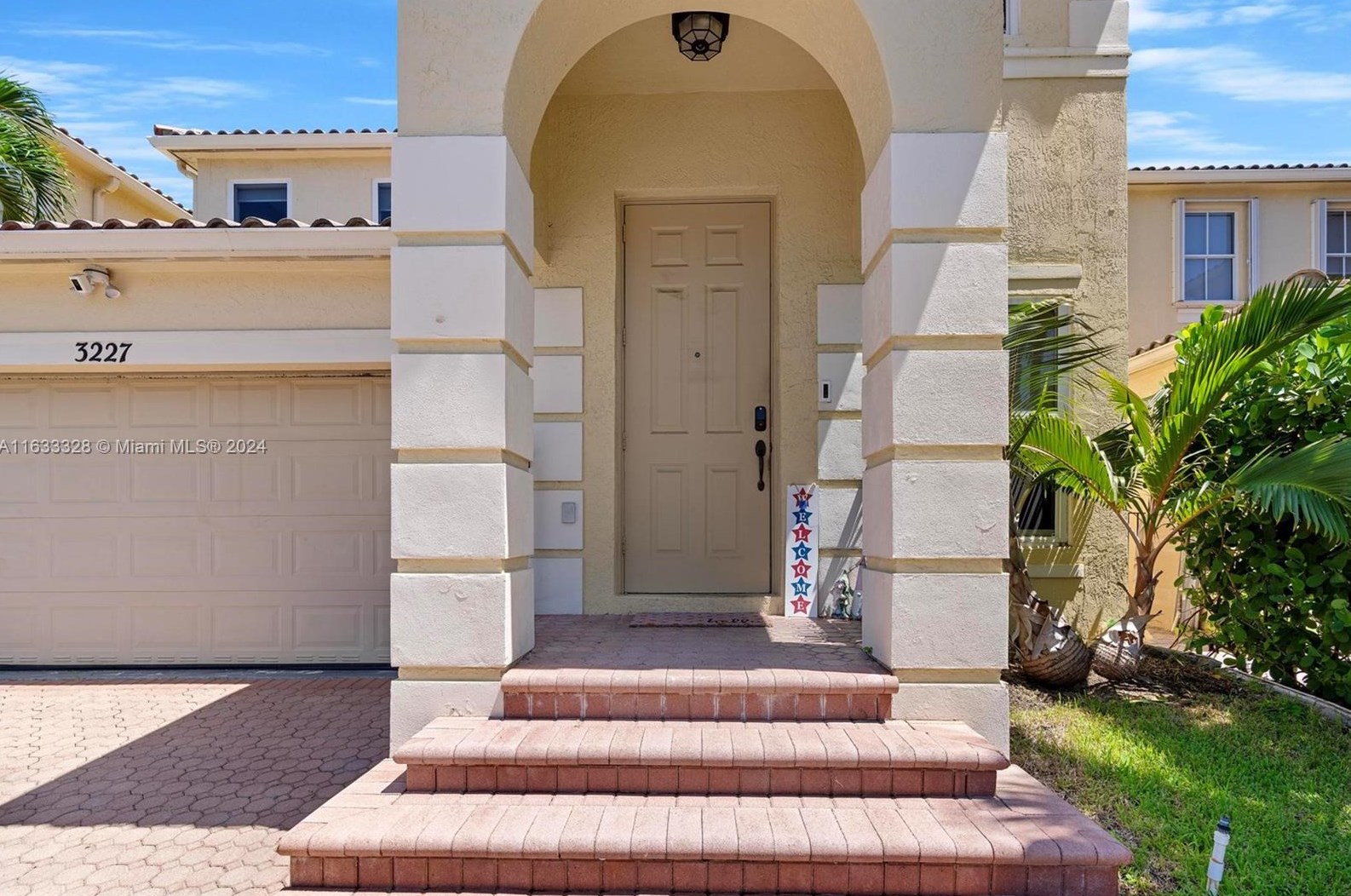 3227 212th St, Miami FL 33056-1014 exterior