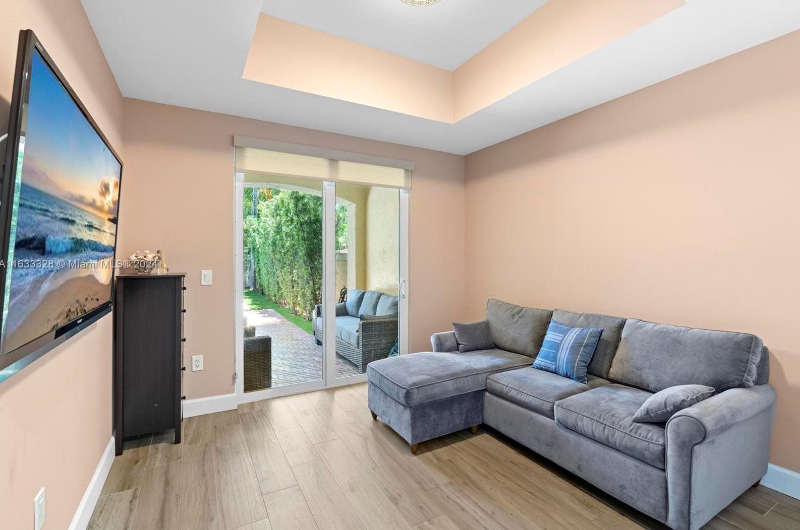 3227 212th St, Miami FL 33056-1014 exterior