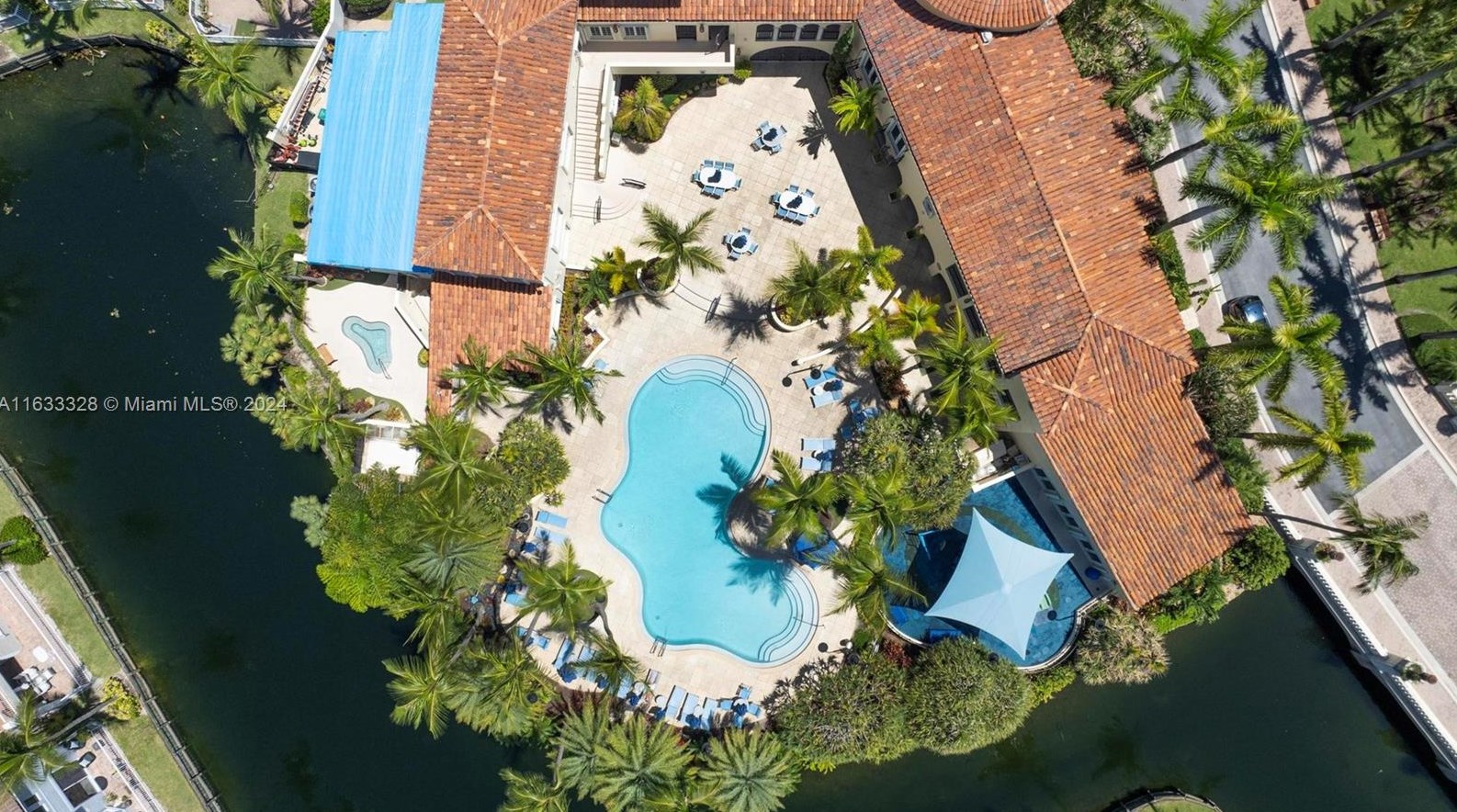 3227 212th St, Miami FL 33056-1014 exterior