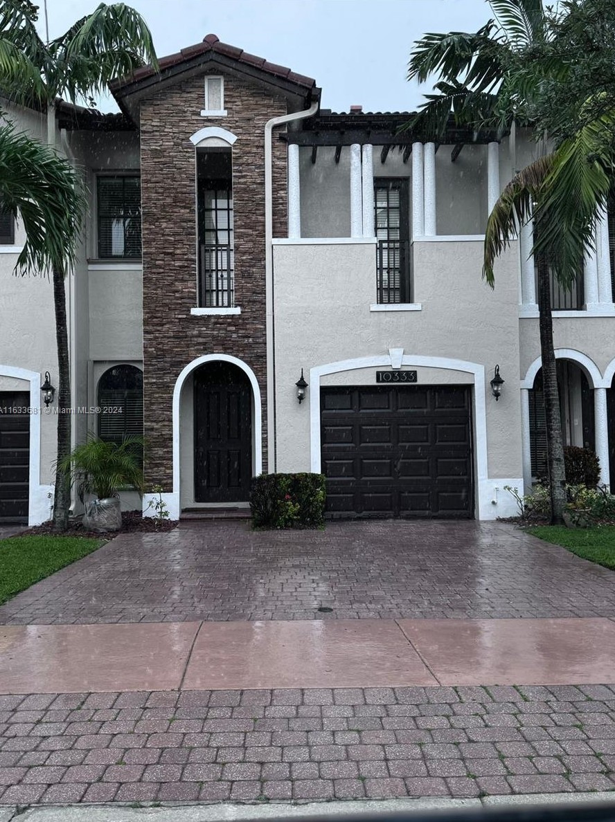 10333 32nd Ter, Miami FL  33172-5037 exterior