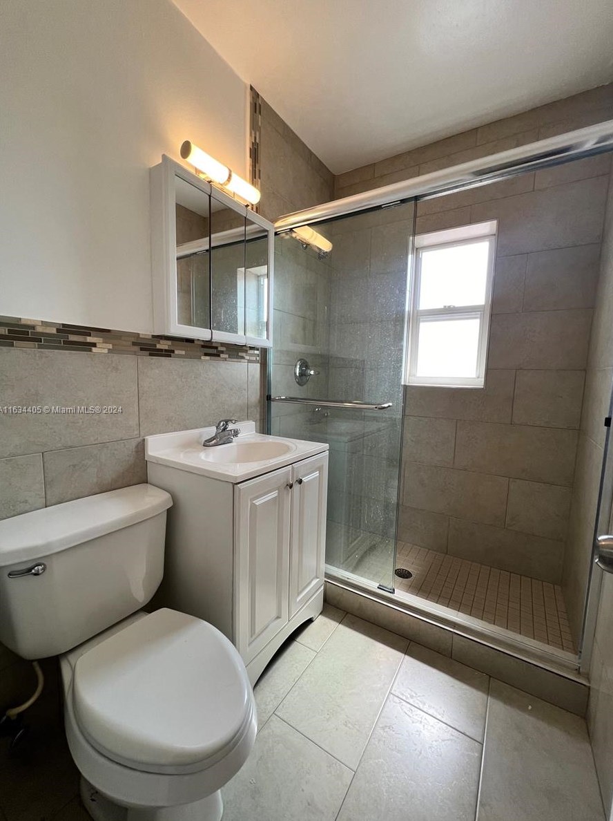 2390 22nd St, Miami FL exterior