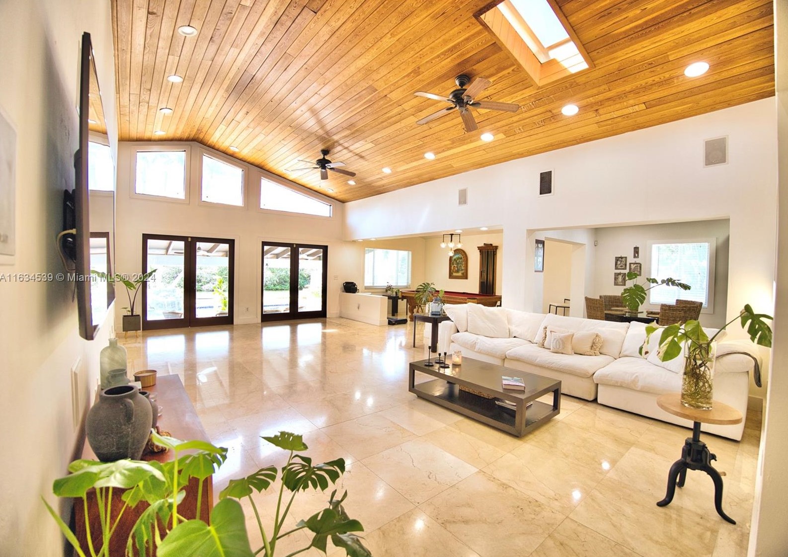 1860 124 St, Miami FL 33181-2613 exterior