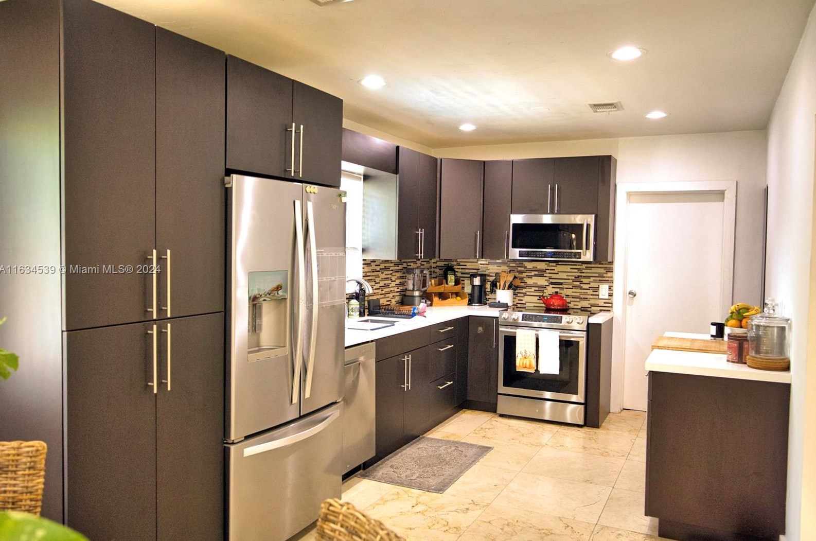 1860 124 St, Miami FL 33181-2613 exterior