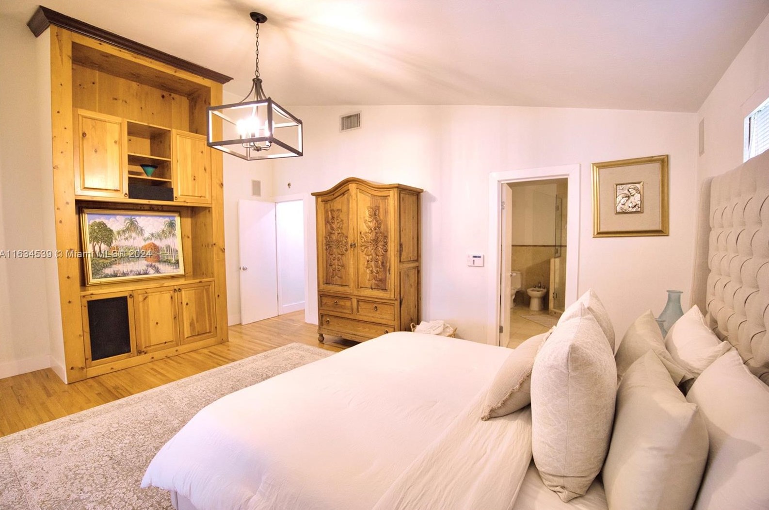 1860 124 St, Miami FL 33181-2613 exterior