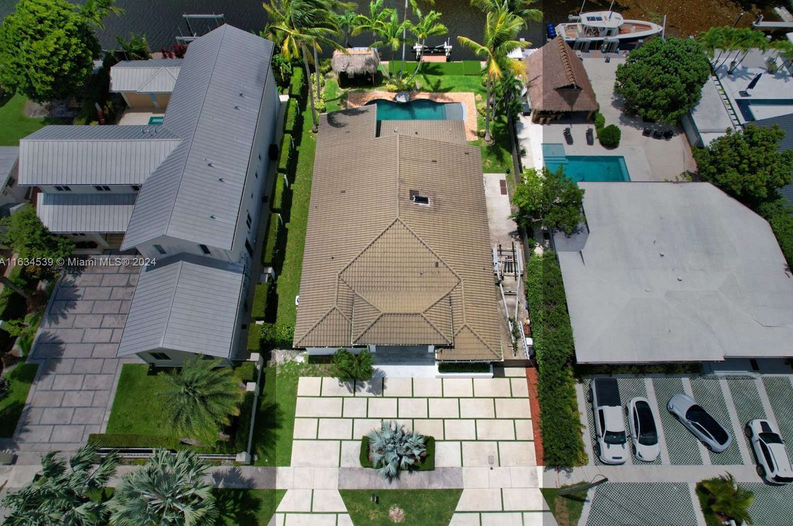 1860 124 St, Miami FL 33181-2613 exterior